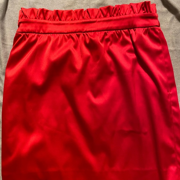Express Red satin mini skirt size 6 with pockets - Picture 1 of 3